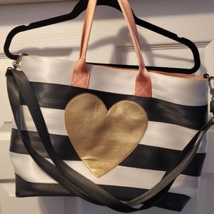 Harveys seatbelt bag  streamline with heart